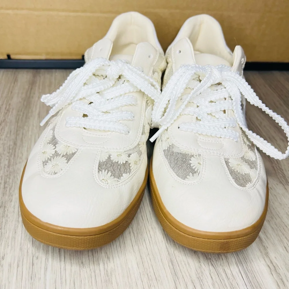 DV By Dolce Vita Voyage Ivory Lace Lace-Up Sneakers Sz 10